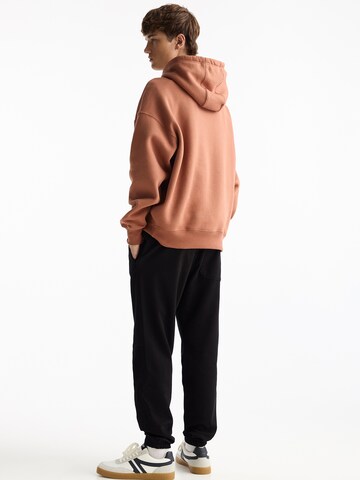 Pull&Bear Tapered Broek in Zwart