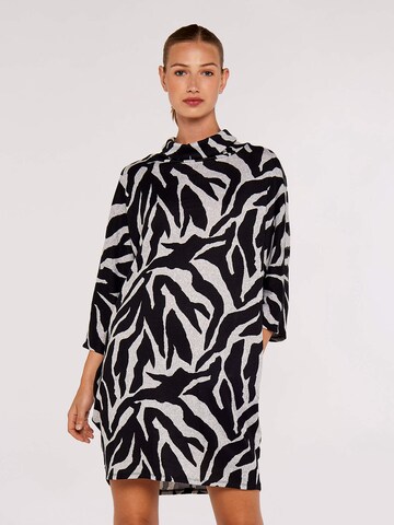 Robe oversize Apricot en gris : devant
