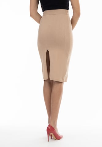 faina Rok in Beige