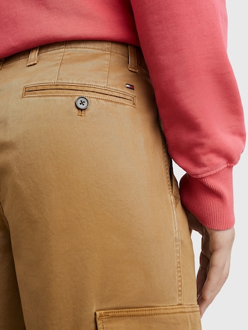 Regular Pantalon cargo TOMMY HILFIGER en marron