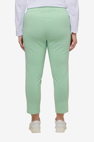 Coupe slim Pantalon à plis Ulla Popken en vert
