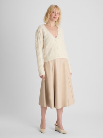 Guido Maria Kretschmer Women Neuletakki 'Farina' värissä beige