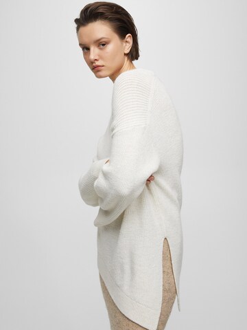 Pull&Bear Sweter w kolorze beżowy: przód