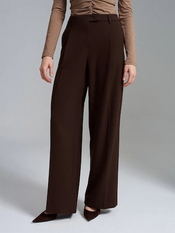 Wide leg Pantaloni di Dilvin in marrone