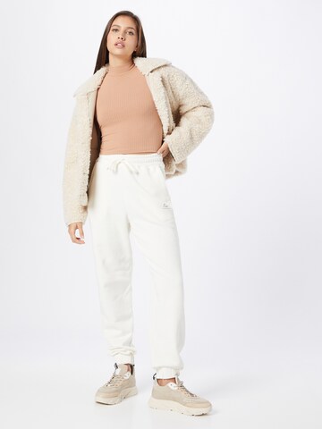 Effilé Pantalon 'Chroma Capsule' NU-IN en blanc