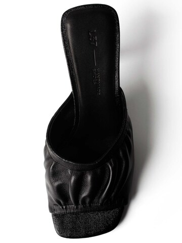 L37 HANDMADE SHOES Hjemmesko 'SUNLIGHT BETWEEN OUR HANDS' i sort