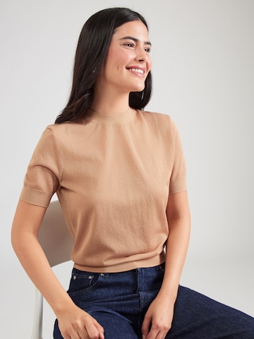 Pulover de la & Other Stories pe bej: față