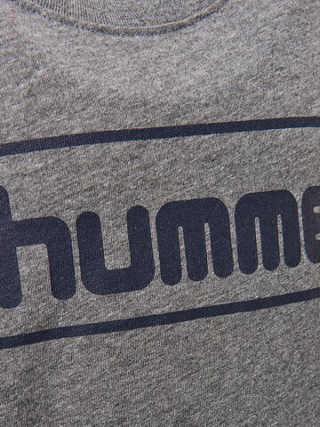 Hummel T-shirt in Grau