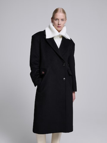 AEMMI Between-seasons coat in Black