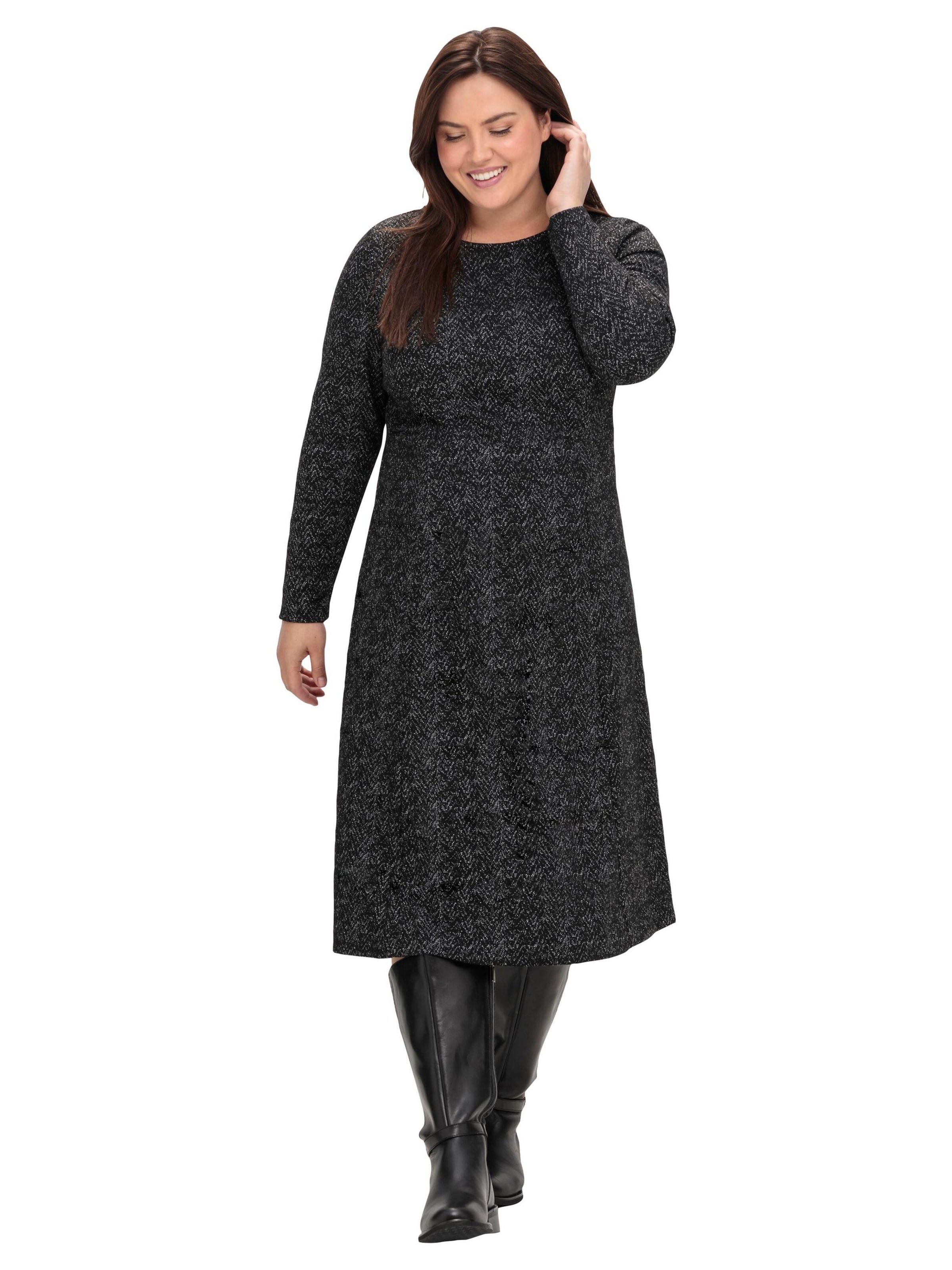 Rochie de la SHEEGO pe negru