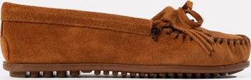 Minnetonka Mokassin 'Kilty' in Braun