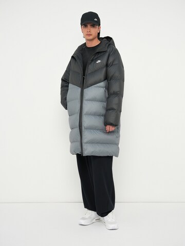 Nike Sportswear Зимнее пальто 'WINDRUNNER STMNT' в Серый