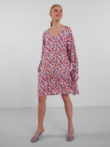 Robe 'Alma' PIECES en bleu