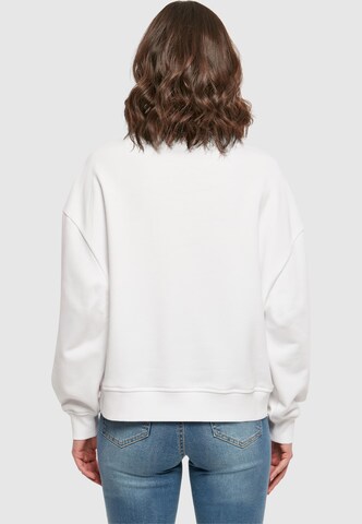 Merchcode Sweatshirt 'Hugs & Love - Heart Hug' in Weiß