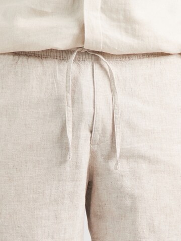 Abercrombie & Fitch Regular Trousers in Beige