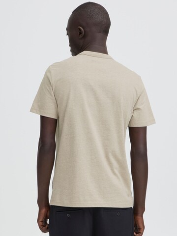 Casual Friday - Camiseta ' CFJASPER mélange tee with chest pocket ' en beige