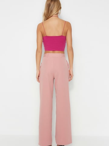 Trendyol Широкий Брюки со складками в Ярко-розовый