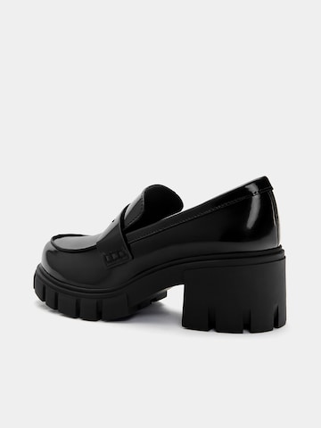 Pull&Bear Loafer värissä musta