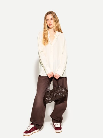 Bershka Pusero värissä beige: etupuoli