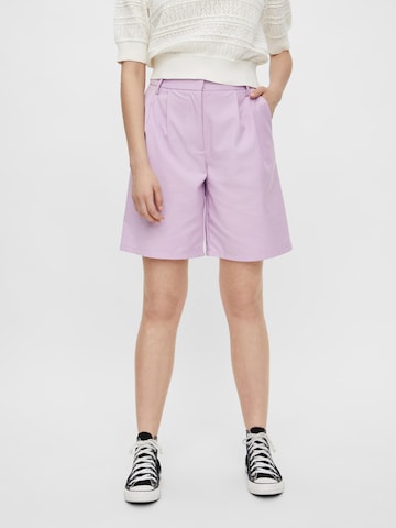 PIECES Loose fit Pleat-front trousers in Purple: front