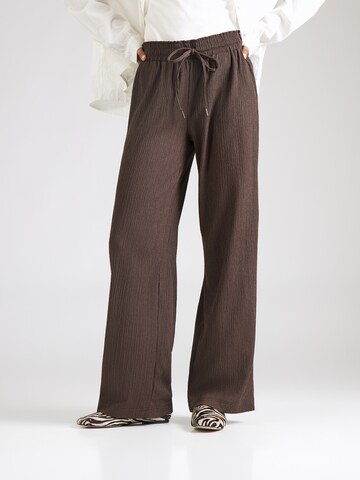 Wide Leg Pantalon 'ONLALTA' ONLY en marron : devant