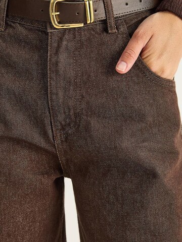 Bianco Lucci - Regular Calças em castanho