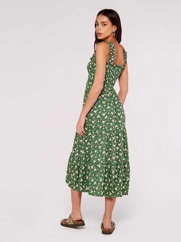 Robe Apricot en vert