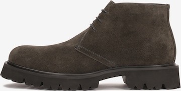 Kazar - Botines chukka en gris: frente