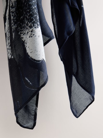 Next - Chal en azul
