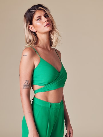 Top 'Charleen' di ABOUT YOU x Laura Giurcanu in verde: frontale