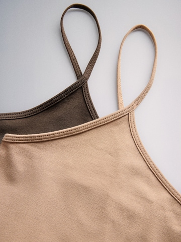 Top di The Set in beige