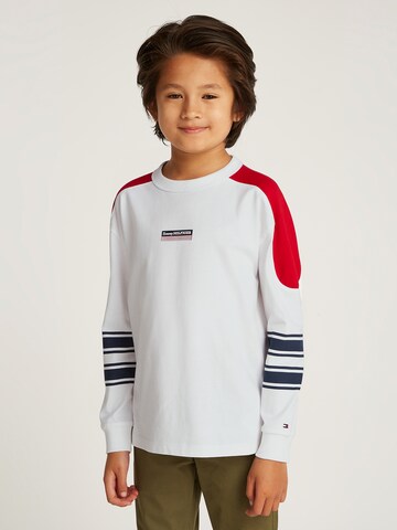 T-Shirt TOMMY HILFIGER en blanc : devant