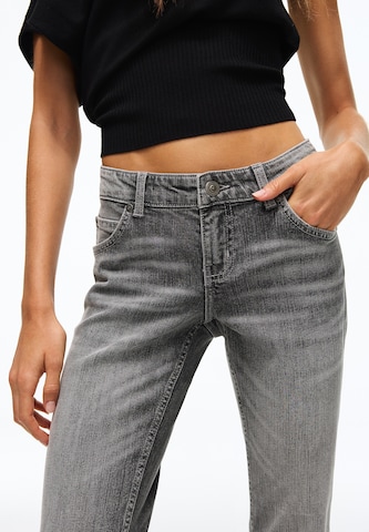 Bootcut Jeans di Bershka in grigio
