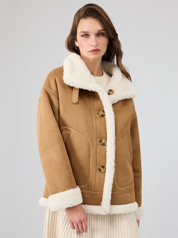 Veste d’hiver Derimod en marron : devant