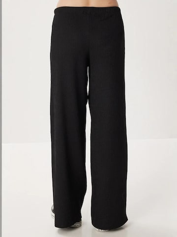 Wide leg Pantaloni 'Hose' di Happiness İstanbul in nero