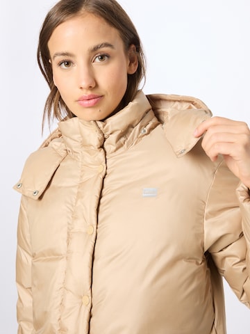 LEVI'S ® Wintermantel 'Luna Core Puffer Mid' in Gold