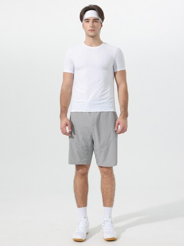 YOUTHUP Performance Shirt 'Lichtschein' in White: front