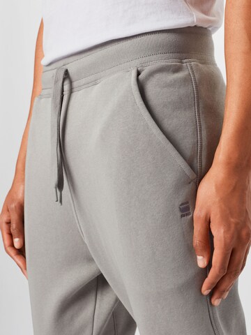 Effilé Pantalon 'Premium core' G-Star RAW en gris