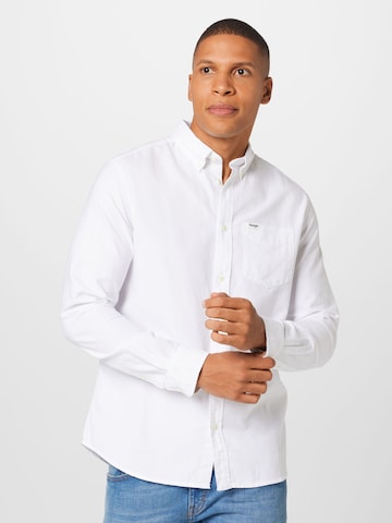 WRANGLER Regular fit Button Up Shirt in White: front