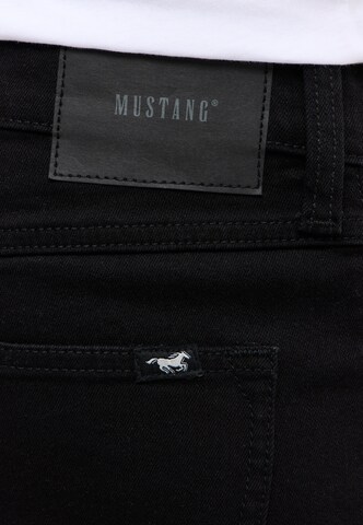 MUSTANG Loosefit Jeans in Schwarz