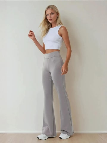 Hiccup - Flared Leggings em cinzento