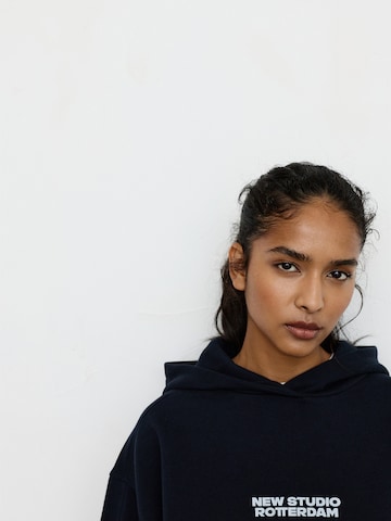 Pull&Bear Sweatshirt in Blau