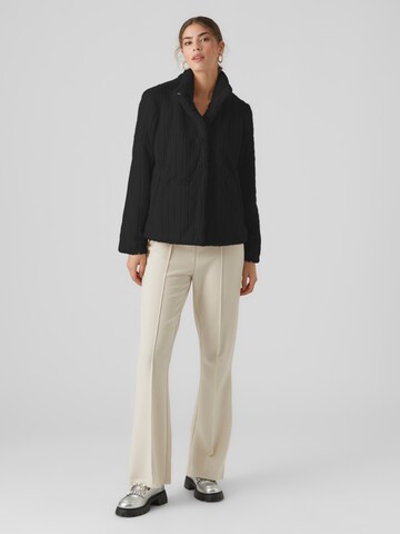 Veste mi-saison 'FIONA' VERO MODA en noir