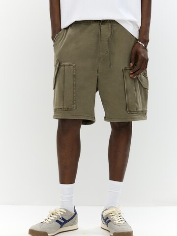 Pull&Bear Loosefit Cargobroek in Groen: voorkant