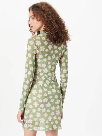 Rochie de la Cotton On pe verde