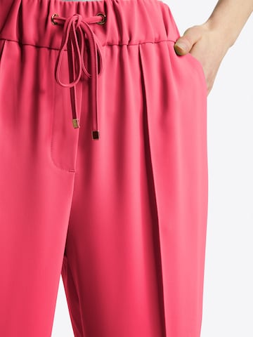 Wide leg Pantaloni con piega frontale di Rich & Royal in rosso