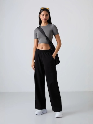 Tommy Life Wide leg Broek 'Jogginghose' in Zwart: voorkant