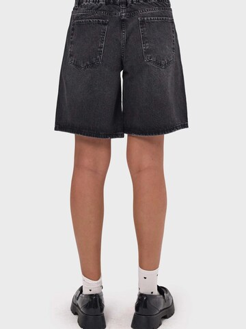 IT'S BASIC Baggy Jeans 'ELASTICATED BAGGY DENIM SHORT' in Zwart