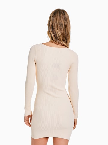 Bershka Kleid in Beige