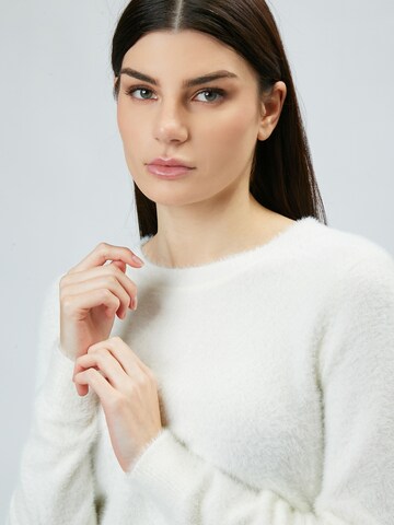 Influencer Pullover in Weiß